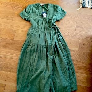 NWT wrap dress xsmall